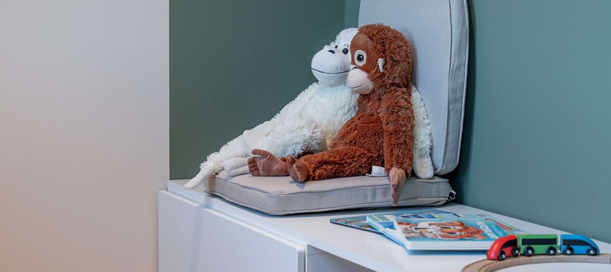 Fotoaufnahme: Plüschtiere in der Kinderspielecke