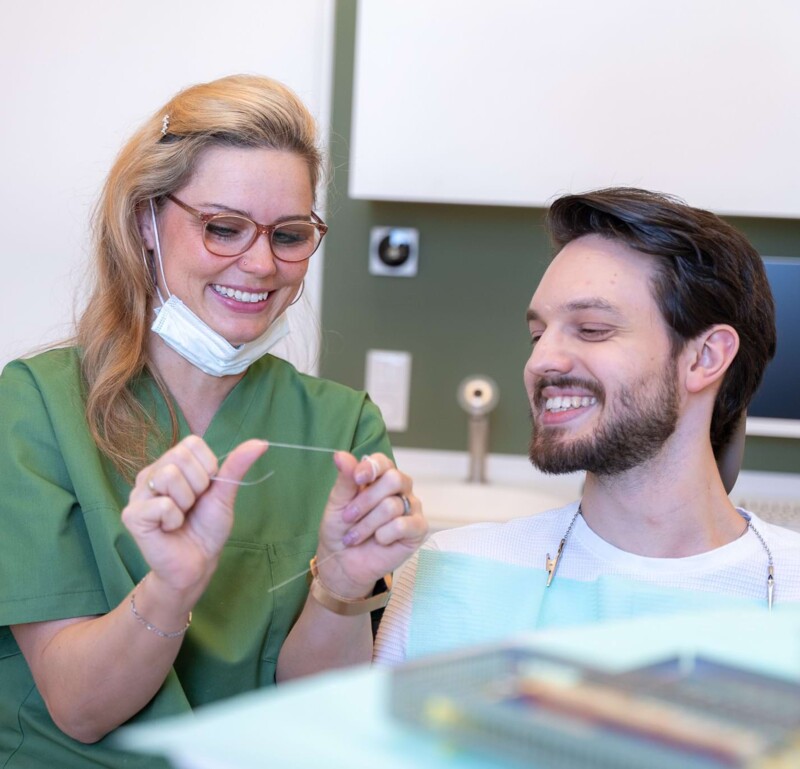 Fotoaufnahme: Beratung während eines Prophylaxe Behandlung